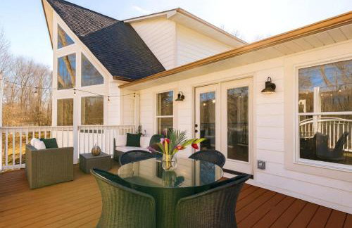 Waterfront Retreat with Spectacular Interior, Jacuzzi and Game Room in NC - Foto 20