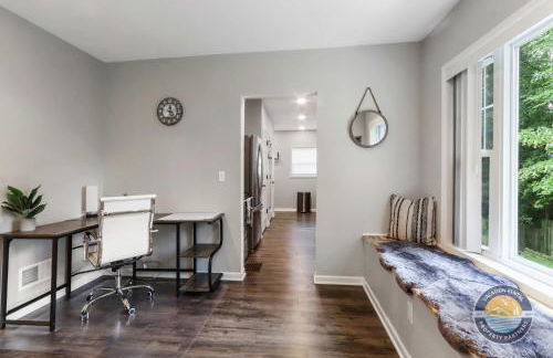 New Pet Friendly Walking Distance to Lake Front - Foto 11