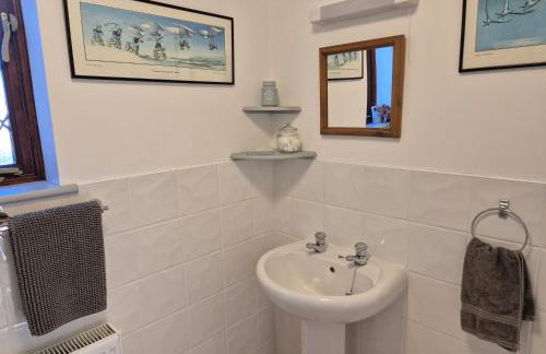 Lovely Little Garden Cottage, Tamar Valley, Cornwall - Photo 14