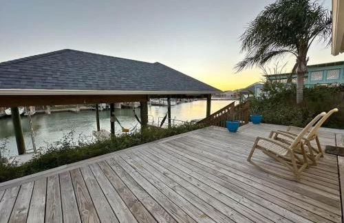 Canal Front Retreat w Boat Dock & Coastal Views - Foto 25