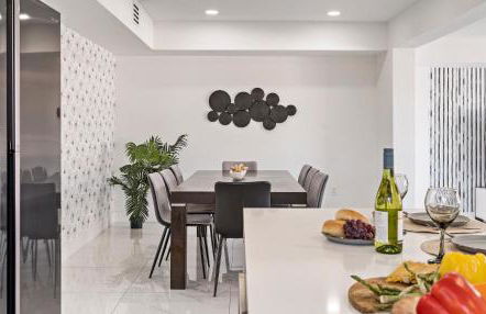 April Sale! 4BR - Private Yard, Grill, Soaking Tub, Near Coral Gables & MIA Airport - Foto 33