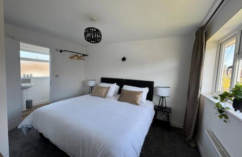 Modern & Spacious Home in Exeter - Smart TV & Xbox - Foto 15