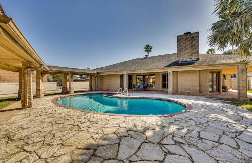 Pool and Game Room Waterfront Harlingen Home - Foto 38