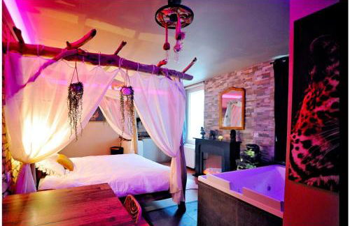 Duplex Safari jusqu'à 4 personnes, Spa XXL, day use, 5 min centre ville, cinéma, cascade et lit sous les arbres - Foto 3