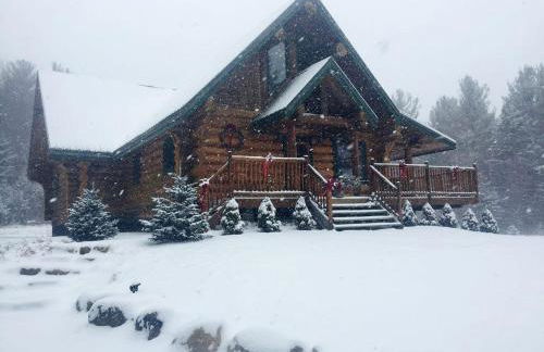 Secluded Log Cabin Nestled in the Woods in Athol, New York - Foto 1