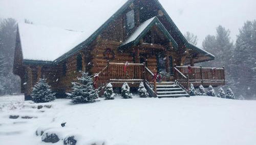Secluded Log Cabin Nestled in the Woods in Athol, New York - Foto 1
