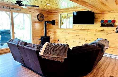 Outstanding Retreat with Dock, Game Space and Lake Views in Wisconsin - Foto 71