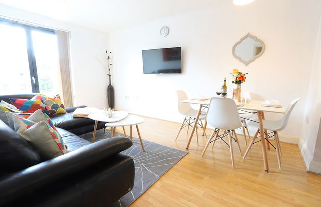 O2 Mailbox Central Premier Apartment - Photo 14