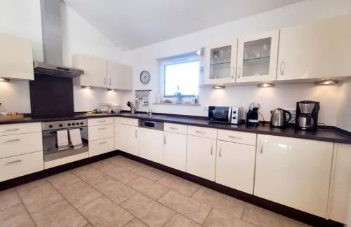 Luxuriöses, familienfreundliches Ferienhaus ,,Amy,, mit Whirlpoolwanne, Kamin und Garten - Foto 52