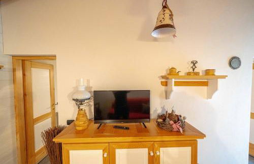 Cozy Stone Chalet Surrounded by Nature Samolaco - Foto 16