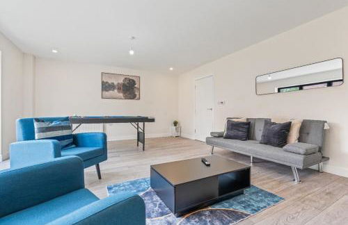 Modern 4-Bed, Parking, Pool Table, Sleeps 11 - Foto 41
