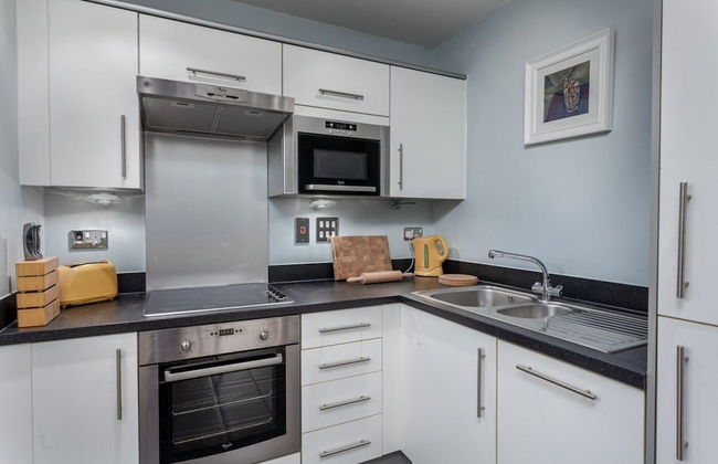 Bright and Stylish Kennington Gem - Photo 13