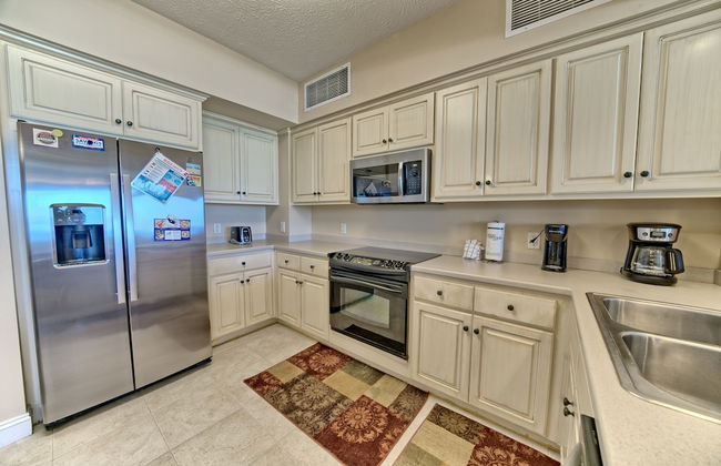 Beautiful Beachfront Condo with Pool View - Unit 0203 by RedAwning - Foto 16