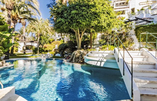 2 bedroom Apartment in Marbella with swimming pool and terrace - Photo 26