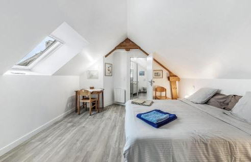 Gorgeous Home In Saint-Méloir-Des-Ondes - Foto 10