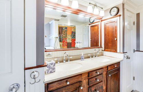 Walk to the T North Shore Retreat Near Salem Fun! - Foto 17