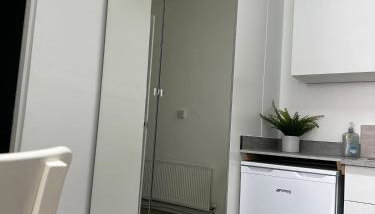 High Barnet Studio Flat - Foto 2, wardrobe