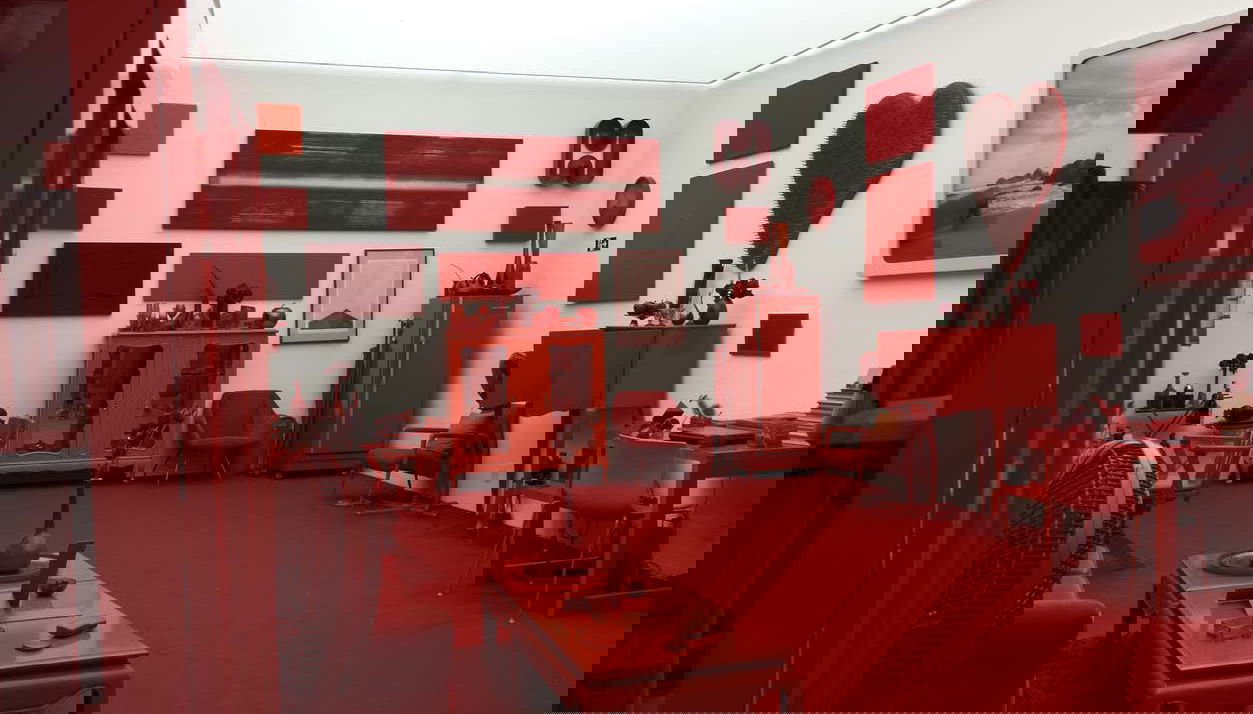 Stroll through the different rooms