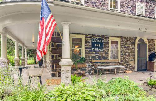 Steps to Delaware Canal Enchanting Stone Cottage! - Foto 21