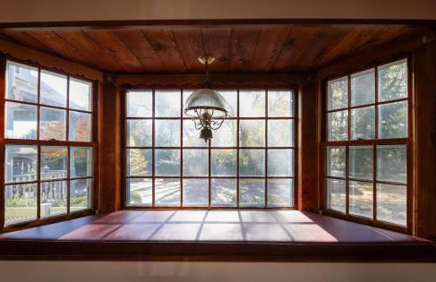 Long Island Nature Retreat with Peloton with Shared Pool - Foto 1