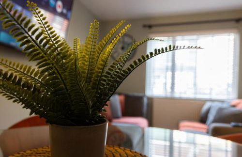 Modern 2-Bed Near Station - Ideal for Relocations & Contractors - Foto 28