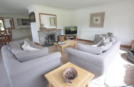 Ardeonaig Lodge with Hot Tub & Water Fronted Games room - Foto 47