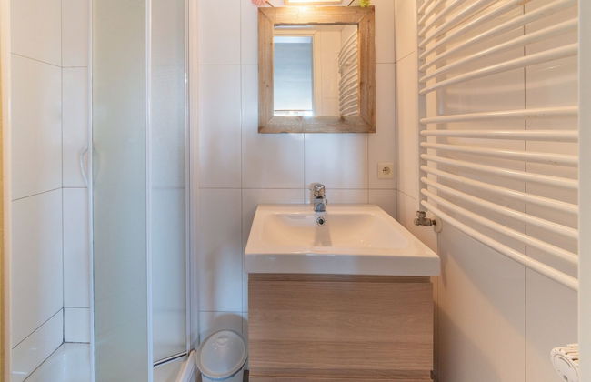 Charming Cottage Near Lake - Photo 23