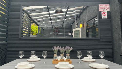 MODERN SUITES -5 Bedroom House- With FREE PARKING Birmingham city - Foto 2