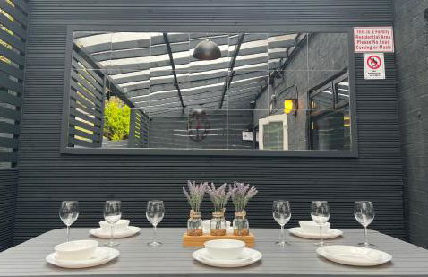 MODERN SUITES -5 Bedroom House- With FREE PARKING Birmingham city - Foto 2