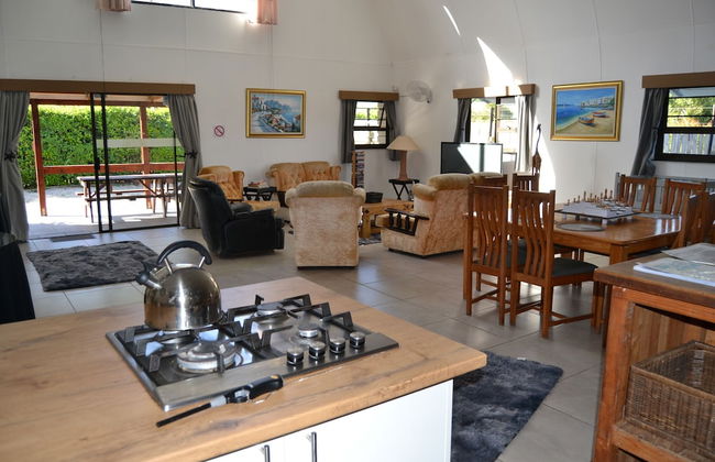 Arch Cabins Self Catering - Photo 9