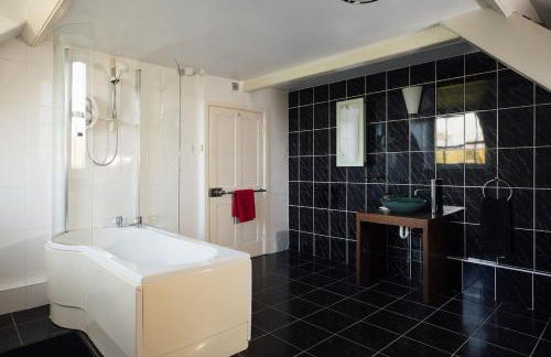 Elegant Pembrokeshire Country House - Sleeps 17 - Photo 52