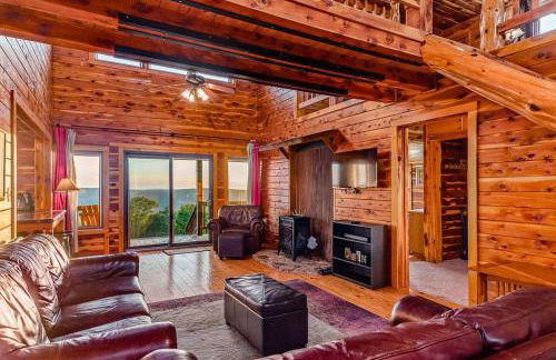 Lodge at OZK Ranch- Incredible mountaintop cabin with hot tub and views - Photo 24