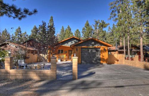 Stylish Elysian Big Bear Cabin w Enclosed backyard - Photo 27