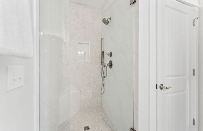 Grand Retreat I! 4BR 5BA Sleeps 15! Private Pool! Luxury and Comfort Await! - Foto 25