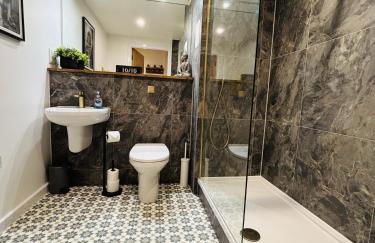 2 Bedroom City Centre garden flat with Secure Parking - Foto 3