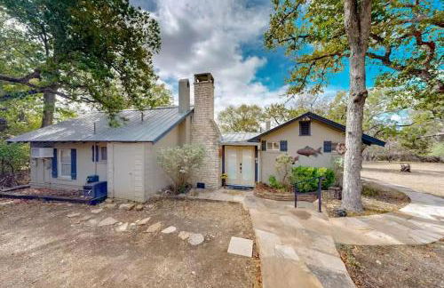 Cozy 2BR Cabin - King Bed Bunks Fire Pit & BBQ - Foto 1