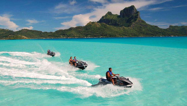 Follow a guide on the jet skis