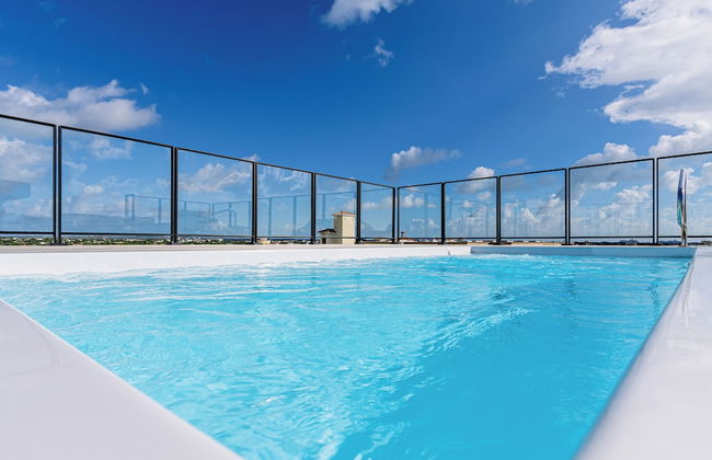 Luxury 2-bedroom Condo Right on the Strip in Palm Beach - Photo 21