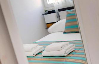 Modern 2-Bed Apt, Late check in available - Photo 13