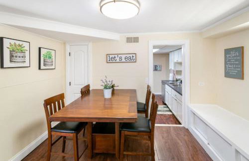 Home with Garage in DT Libertyville Near Naval Base - Foto 5