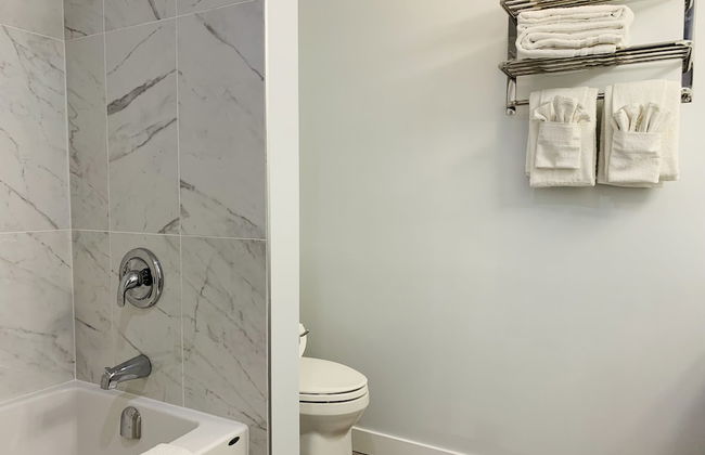 A Lovely Studio with Full Kitchen & AC - Photo 9