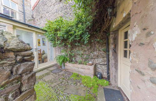 Tastefully decorated, family friendly property, central Kirkby Lonsdale, parking and EV charger - Photo 30