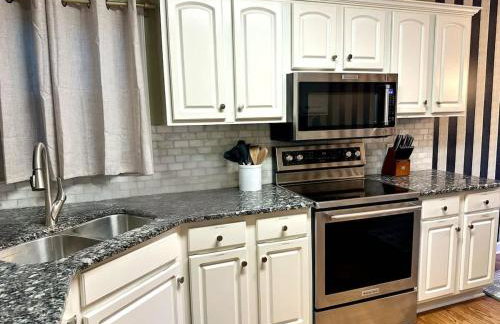 Theater and game rooms 5 bedrooms 2 king size beds TikTok and social media wall - Foto 8