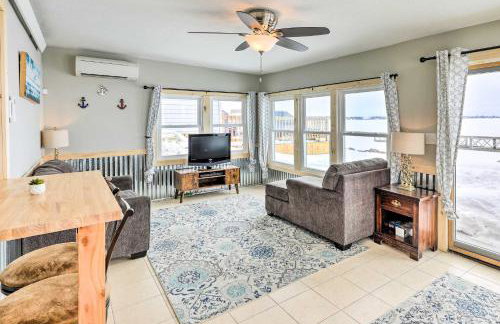 Lakefront Vacation Rental with Fire Pit and Dock! - Foto 3