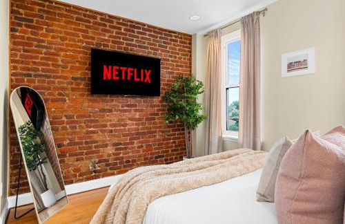 Luxury DC Rowhouse with Rooftop Firepit & Private Hot Tub- Near U Street & Logan Circle - Foto 45