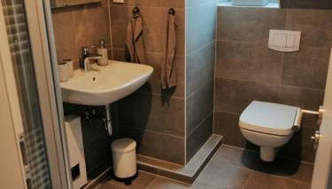 Weingut Stefan Meyer - Foto 4, towels, Shower