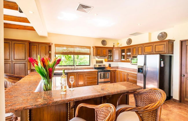 Hacienda-style Villa With Pool and Sweeping Ocean Views Above Potrero - Photo 14