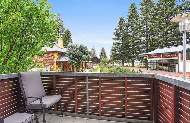 Breeze Beachfront Apartment no 1 - First Floor - Photo 9