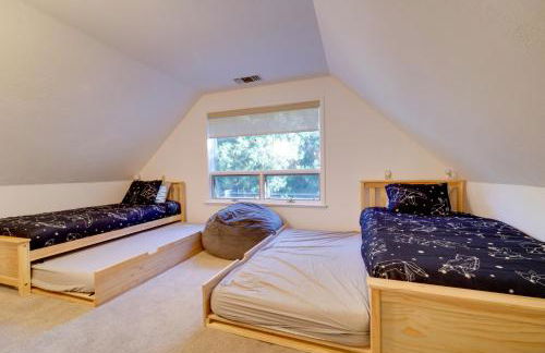 Near Dtwn and Pioneer Park Home with Furnished Patio - Foto 16