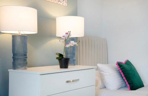 NEW! 2BR in West Terrace, Sleeps 4 - Foto 35